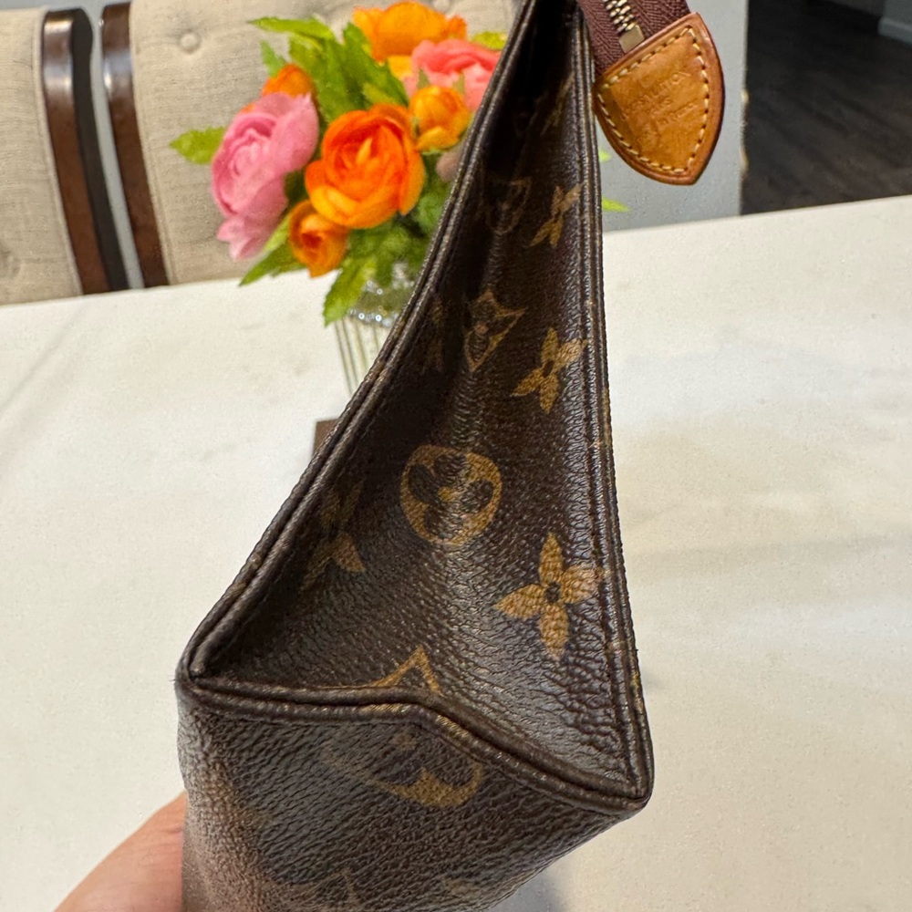 Authentic Louis Vuitton Toilettery pouch - Picture 6 of 16